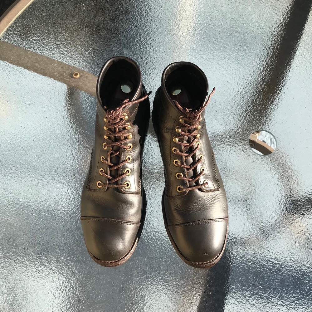 Men’s US 10.5 Chippewa boots.